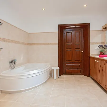 Casa Los Mojones Cuatro - Secluded Yet Central 4 Bedroom - Perfect For Families Willa *