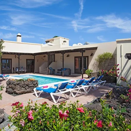 Casa Los Mojones Cuatro - Secluded Yet Central 4 Bedroom - Perfect For Families Puerto del Carmen (Lanzarote)