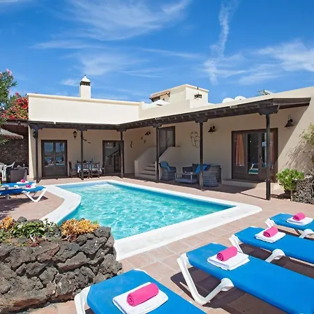 Casa Los Mojones Cuatro - Secluded Yet Central 4 Bedroom - Perfect For Families Puerto del Carmen (Lanzarote)