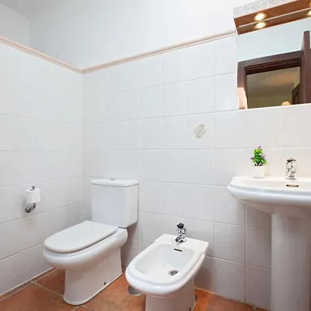 Villa Casa Los Mojones Cuatro - Secluded Yet Central 4 Bedroom - Perfect For Families Puerto del Carmen (Lanzarote)