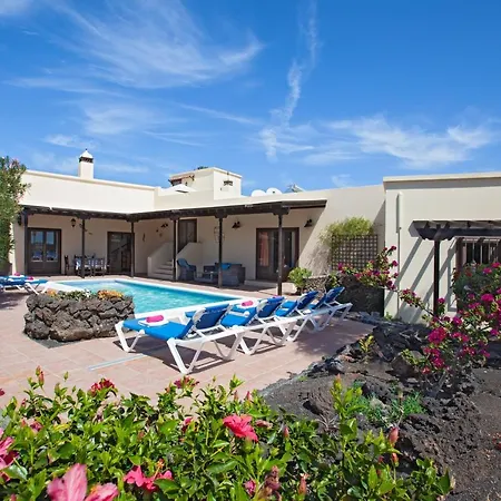 Casa Los Mojones Cuatro - Secluded Yet Central 4 Bedroom - Perfect For Families