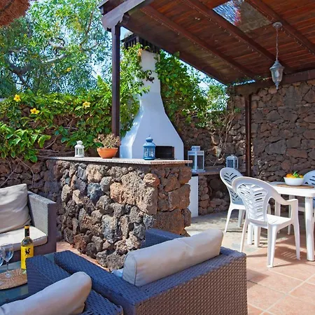 Casa Los Mojones Cuatro - Secluded Yet Central 4 Bedroom - Perfect For Families * Puerto del Carmen (Lanzarote)